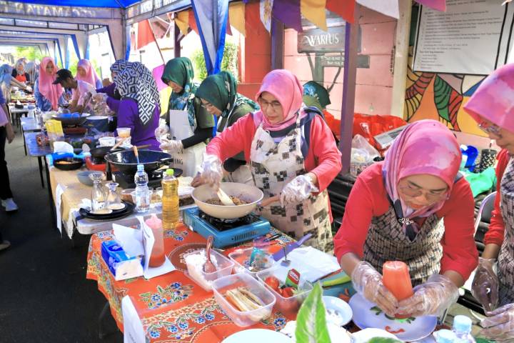 Dinsos Tangerang Gratiskan Warga Tak Mampu Ikut Pelatihan Tata boga dan Cukur Rambut