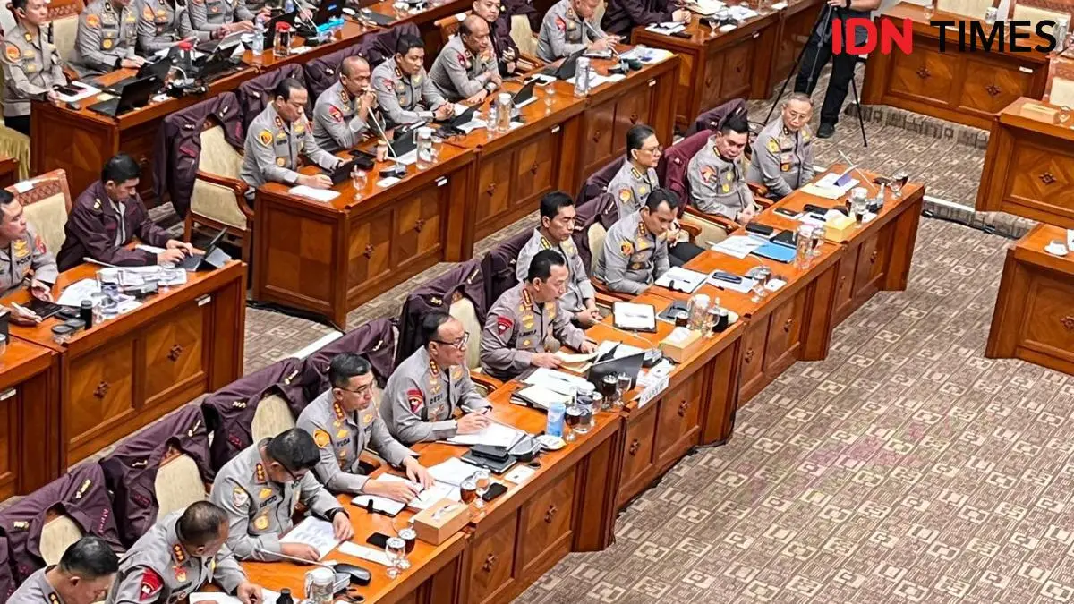 Rapat Paripurna DPR Sahkan Revisi UU Polri Menjadi Undang-Undang Rapat Paripurna DPR Sahkan Revisi UU Polri Menjadi Undang-Undang