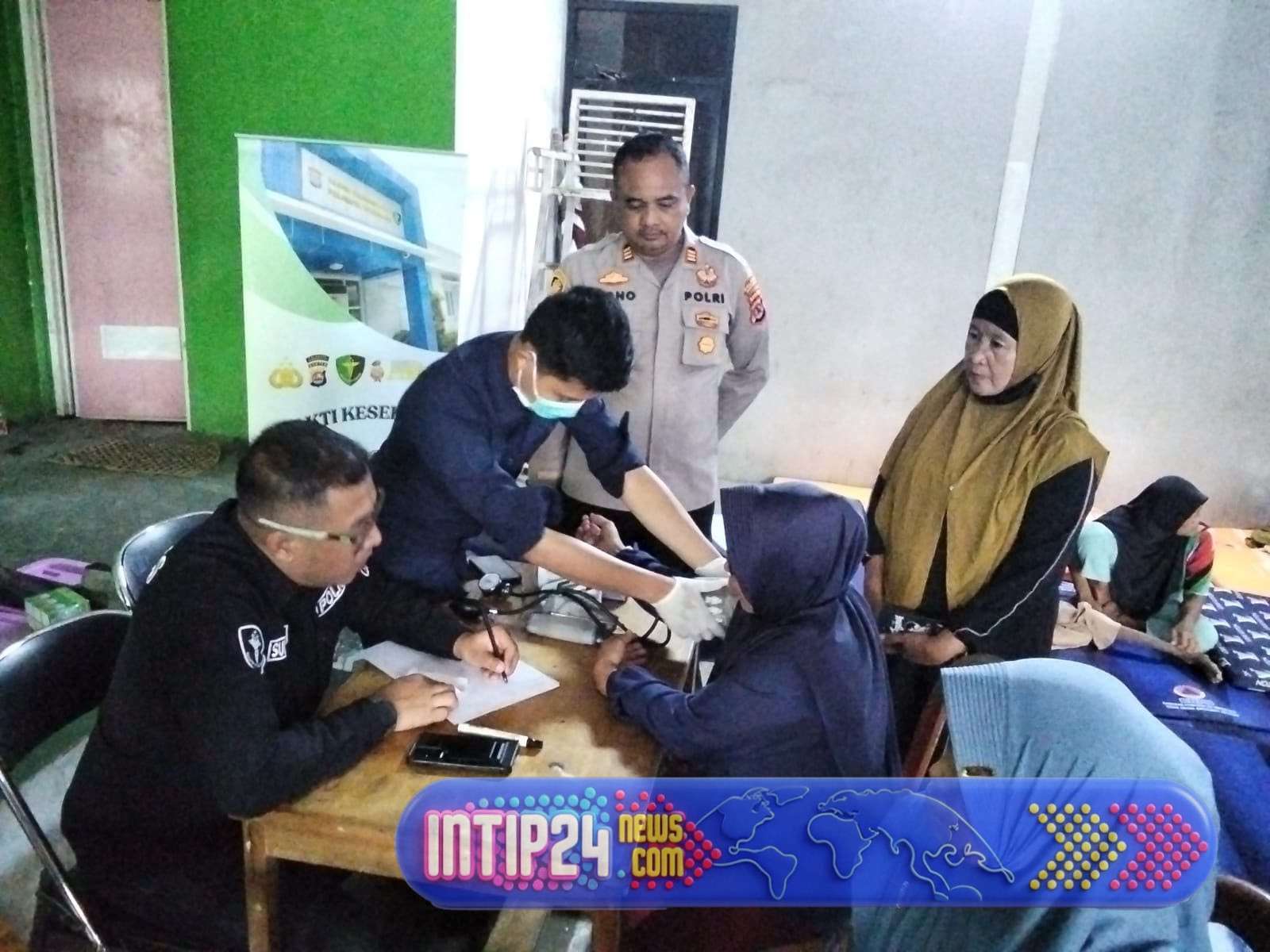 Asap TPA Jatiwaringin Berdampak ke Warga, Polresta Tangerang Buka Layanan Kesehatan
