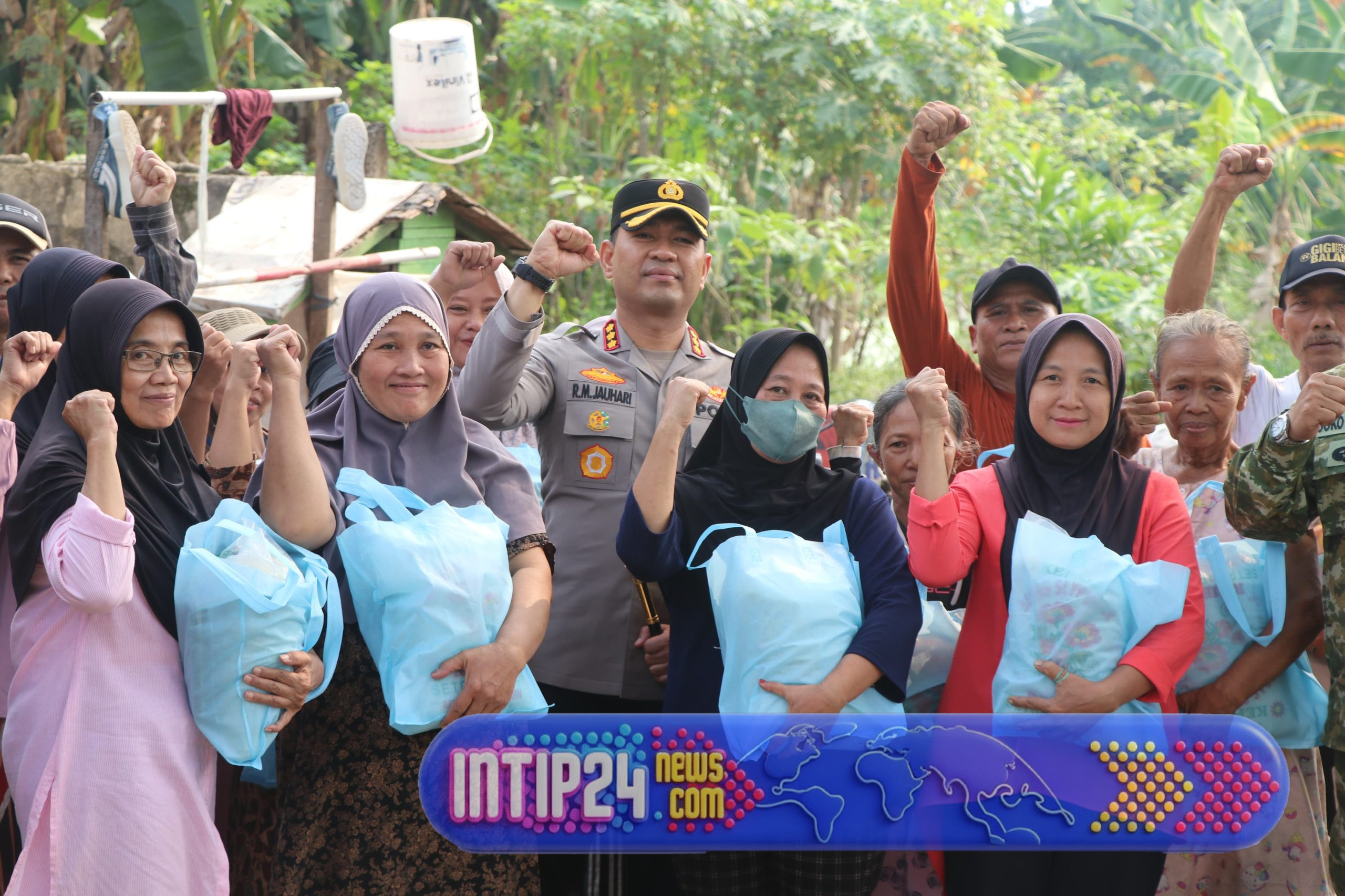 Kapolres Metro Tangerang Kota Salurkan Bantuan di Batuceper, Program Jaga Jakarta+ Sentuh Langsung Warga