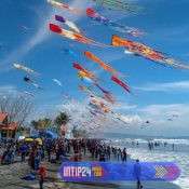 Festival Layang-Layang Nasional ke-10 Ramaikan Langit Pantai Ketawang Purworejo