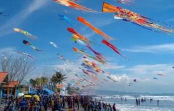 Festival Layang-Layang Nasional ke-10 Ramaikan Langit Pantai Ketawang Purworejo