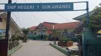 Kepala Sekolah Bungkam, Dugaan Pungli Raport di SMPN 1 Sukawangi Menguat — Jabatan Komite Dirangkap Kepala Desa Picu Konflik Kepentingan