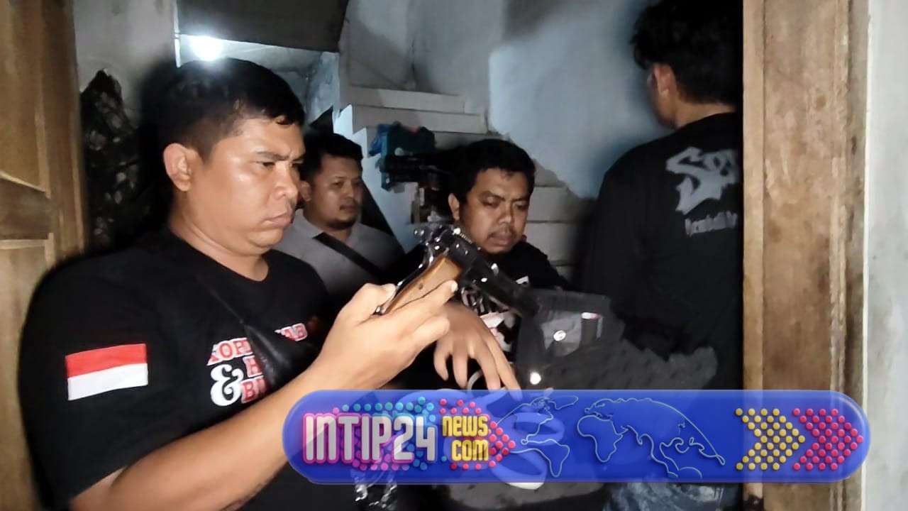 Polisi Gadungan Beraksi di Tangerang, Todong Korban Pakai Airgun dan Gasak Motor hingga HP Polisi Gadungan Beraksi di Tangerang, Todong Korban Pakai Airgun dan Gasak Motor hingga HP