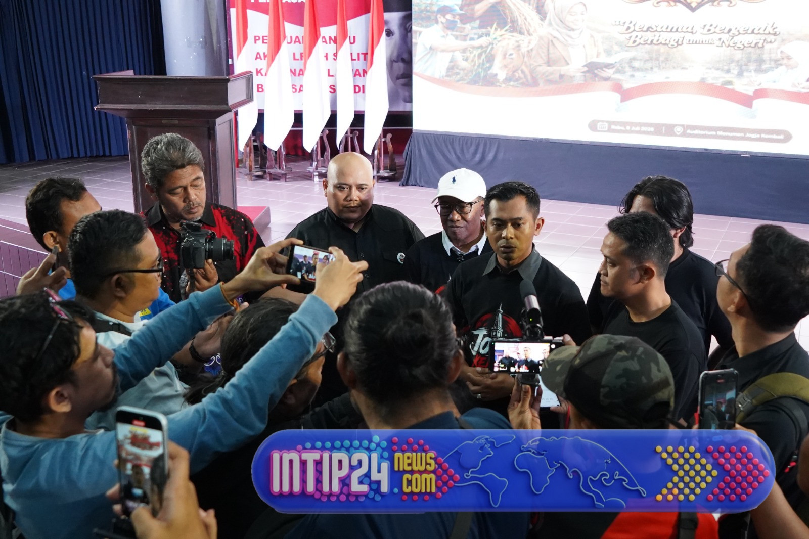 Aliansi Jogja Kembali Untuk Negeri Gelar Aksi Konsolidasi Dukung Program MBG Aliansi Jogja Kembali Untuk Negeri Gelar Aksi Konsolidasi Dukung Program MBG