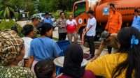 BPBD Kabupaten Serang Salurkan 6.000 Liter Air Bersih untuk Warga Terdampak Kekeringan di Carenang