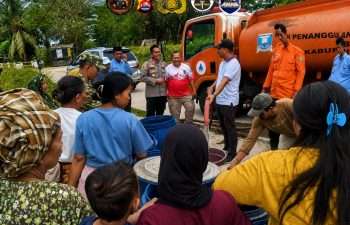 BPBD Kabupaten Serang Salurkan 6.000 Liter Air Bersih untuk Warga Terdampak Kekeringan di Carenang