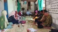 Tebar Kebaikan dan Kawal Akurasi Bantuan, KUA Pengasih Sapa Warga Gletak Tebar Kebaikan dan Kawal Akurasi Bantuan, KUA Pengasih Sapa Warga Gletak