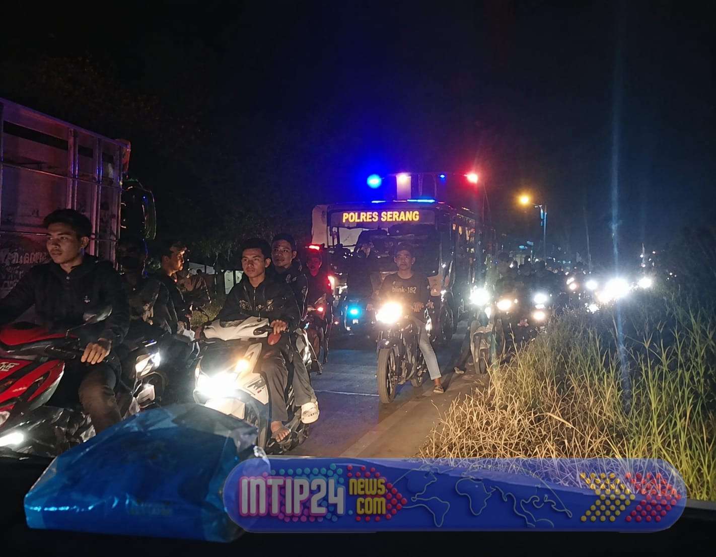 Pembongkaran Jalan  Cikande–Rangkasbitung Sebabkan Kemacetan, Warga Minta Pengerjaan Dipercepat