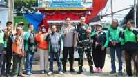 Polri-TNI Kompak Temui Pengemudi Ojol, Hadir Bawa Bantuan dan Pesan Kamtibmas Polri-TNI Kompak Temui Pengemudi Ojol, Hadir Bawa Bantuan dan Pesan Kamtibmas