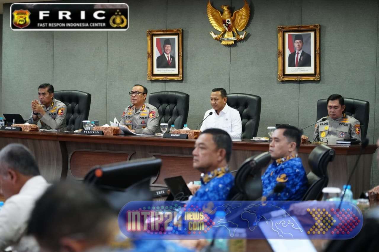 Polri Siagakan Puluhan Ribu Personel dan Perkuat Sarana Operasional Hadapi Ancaman Karhutla 2026 Polri Siagakan Puluhan Ribu Personel dan Perkuat Sarana Operasional Hadapi Ancaman Karhutla 2026