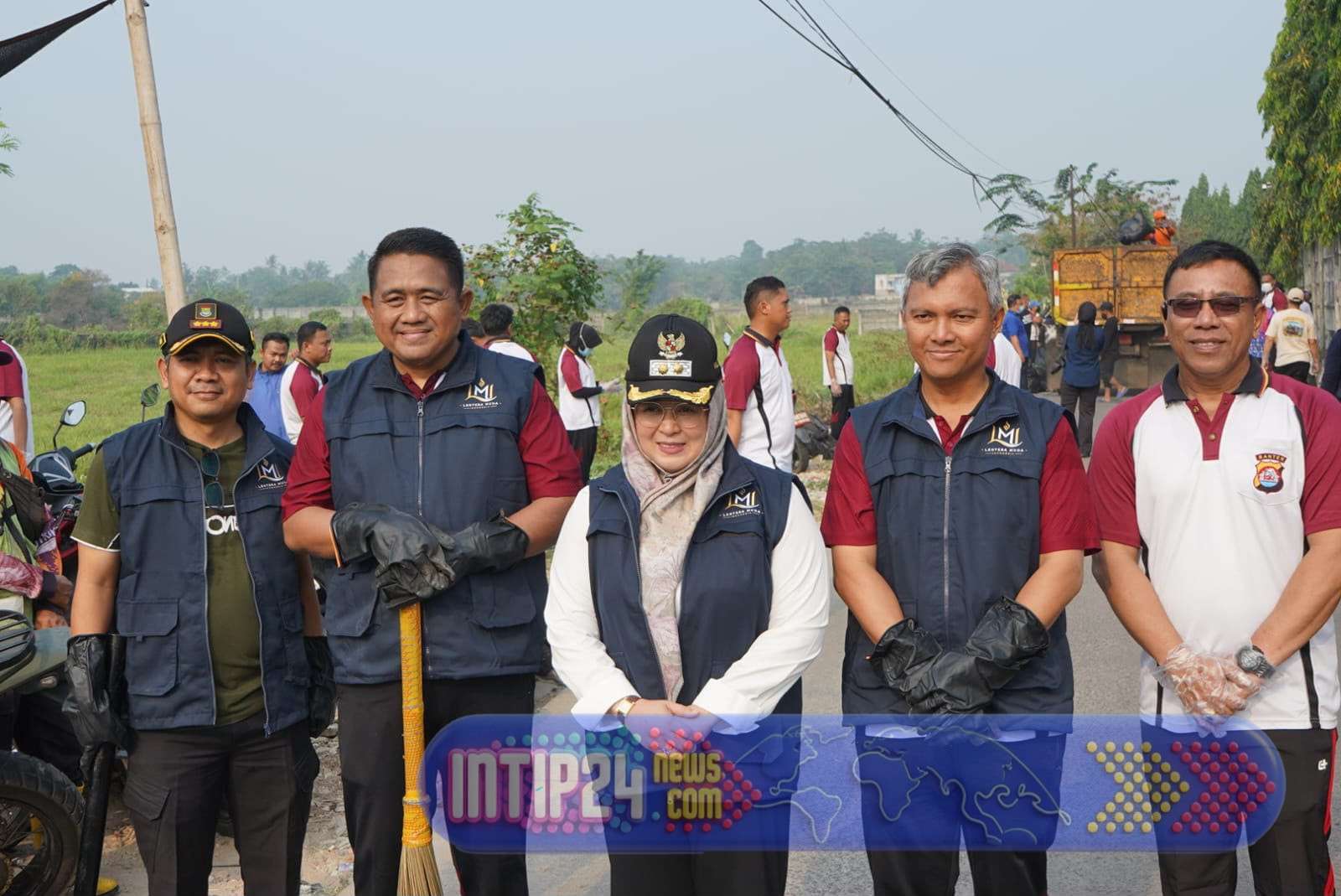Polresta Tangerang Bareng Mahasiswa Lentera Muda Gelar Jumat Asri, Bersih-bersih Lingkungan di Tigaraksa
