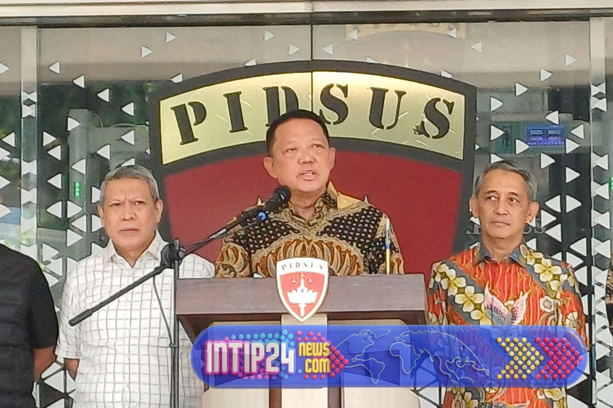 Febrie Adriansyah Buka Suara Soal Pengeledahan di 12 Lokasi yang Menyeret Namanya Febrie Adriansyah Buka Suara Soal Pengeledahan di 12 Lokasi yang Menyeret Namanya