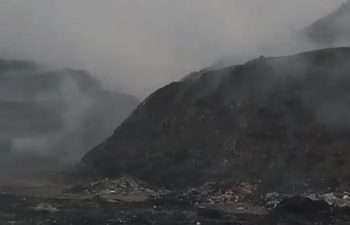 2 Heli BNPB Masih Berjibaku Padamkan Api, Warga Dihimbau Hindari Paparan Asap TPA Jatiwaringin