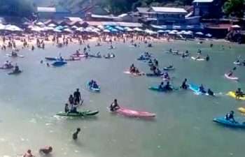 Pesona Pantai Drini, Surganya Pasir Putih dan Gugusan Pulau Karang Perairan Gunungkidul