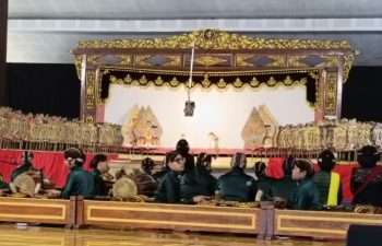 SMKI Yogyakarta Menggelar Wayang Kulit Dalang Wanita SMKI Yogyakarta Menggelar Wayang Kulit Dalang Wanita