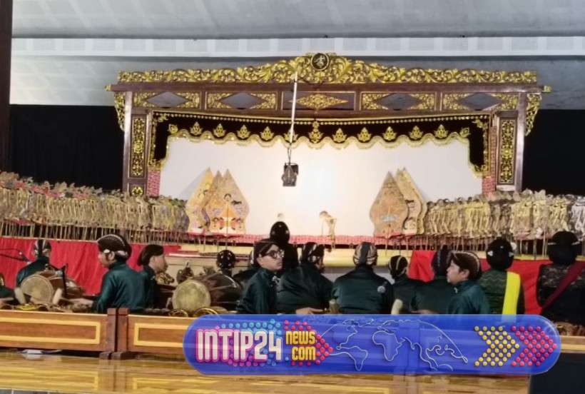 SMKI Yogyakarta Menggelar Wayang Kulit Dalang Wanita SMKI Yogyakarta Menggelar Wayang Kulit Dalang Wanita