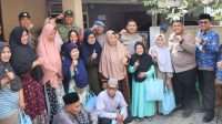 Blusukan ke Slum Area, Kapolres Metro Tangerang Kota Bagikan Sembako dan Ajak Warga Jaga Kamtibmas