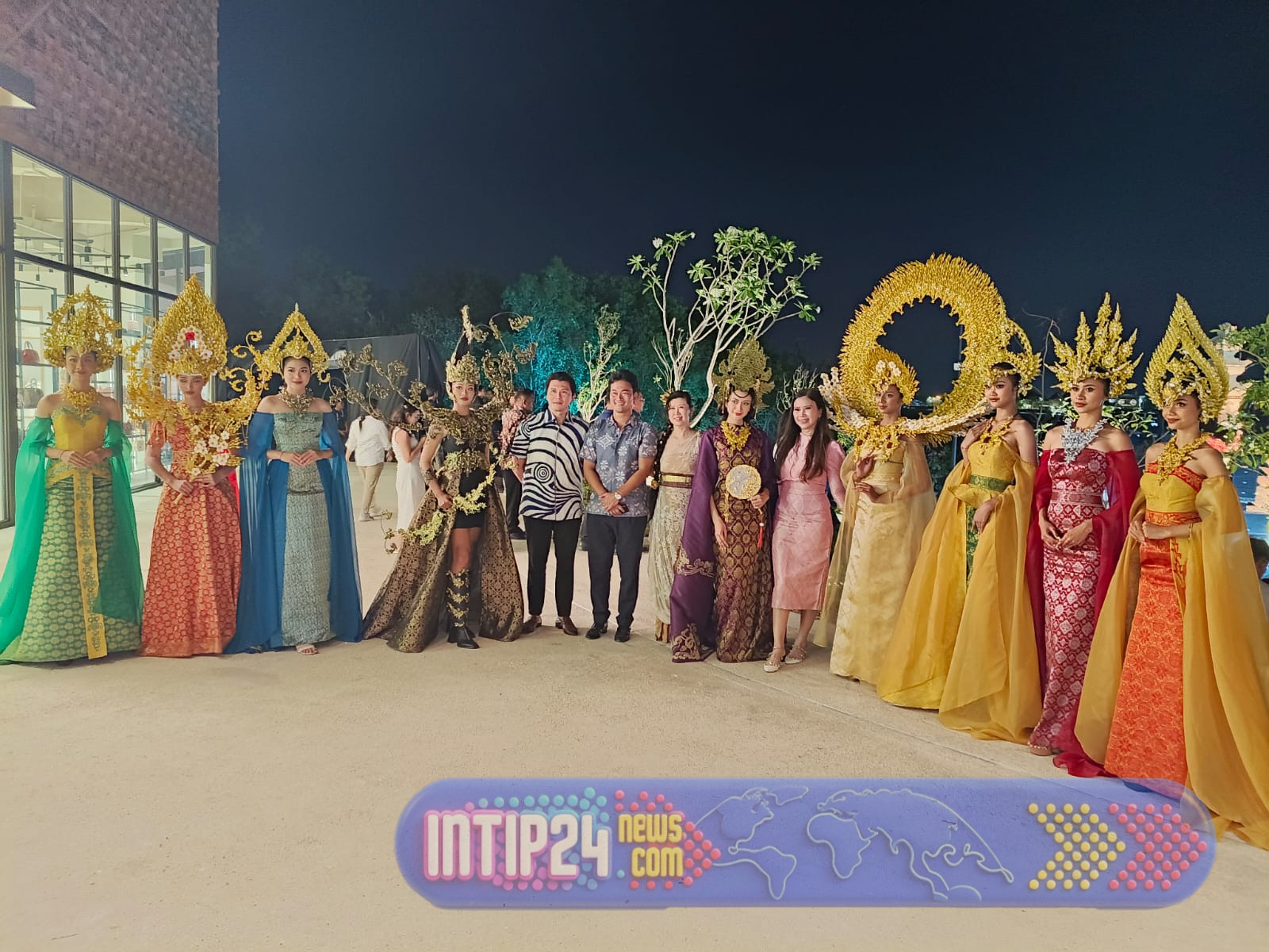 Desainer Meggie Hadiyanto Tampilkan 8 Dewi dan Srikandi di Pulau Dewata Desainer Meggie Hadiyanto Tampilkan 8 Dewi dan Srikandi di Pulau Dewata