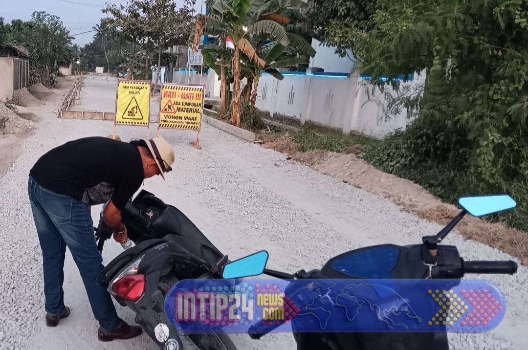 Pengendara Jatuh di Proyek Jalan Puser-Samparwadi, K3 CV Cipta Nayra Dipertanyakan