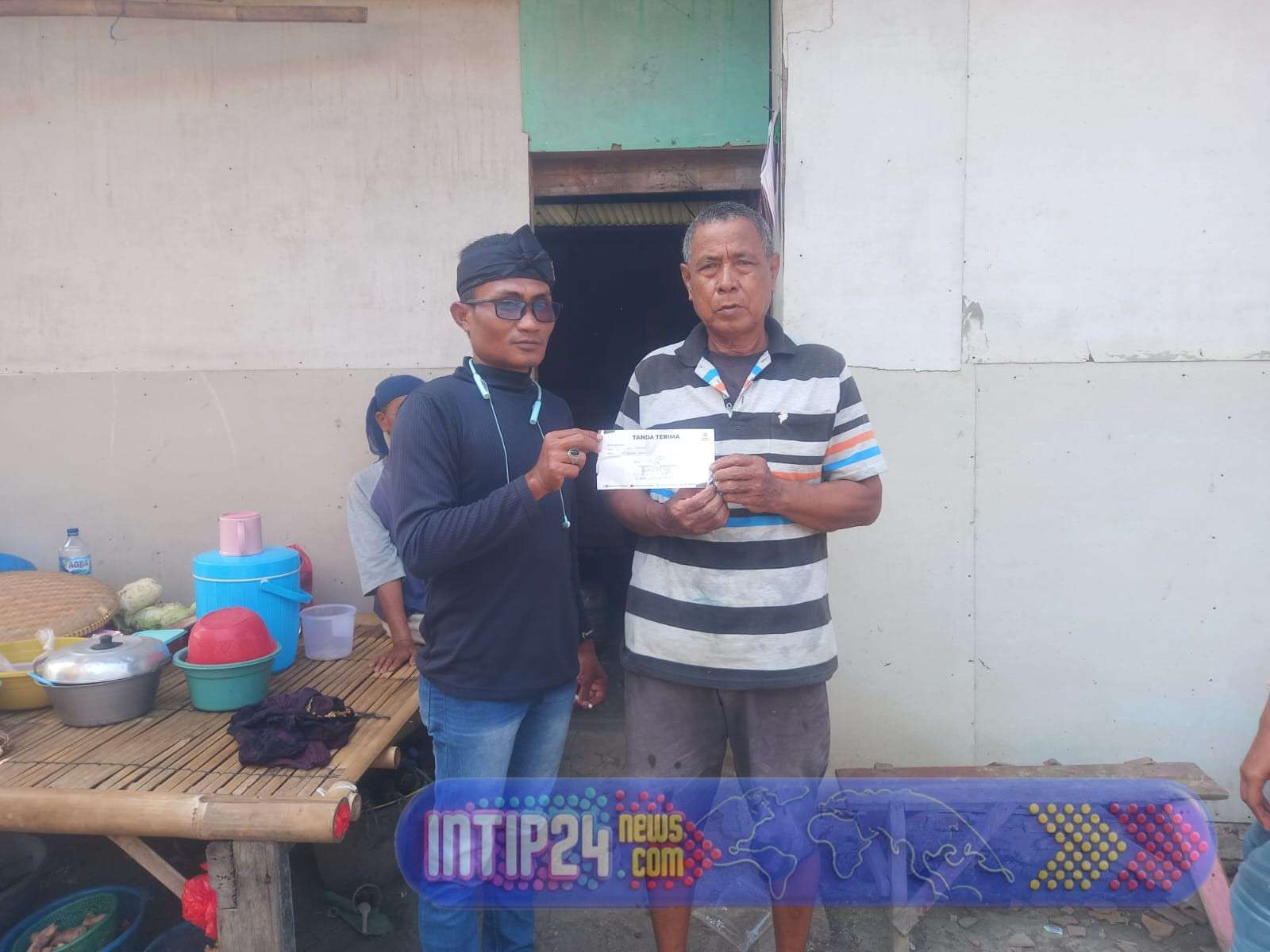 IWO Indonesia Kabupaten Bekasi Serahkan Bukti Pengajuan Bantuan Rutisae ke BAZNAS untuk Warga Sukakerta