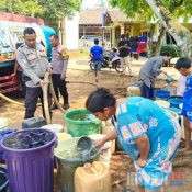 Polres Serang Polda Banten Salurkan 8.000 Liter Air Bersih untuk Warga Terdampak Kekeringan di Kecamatan Petir