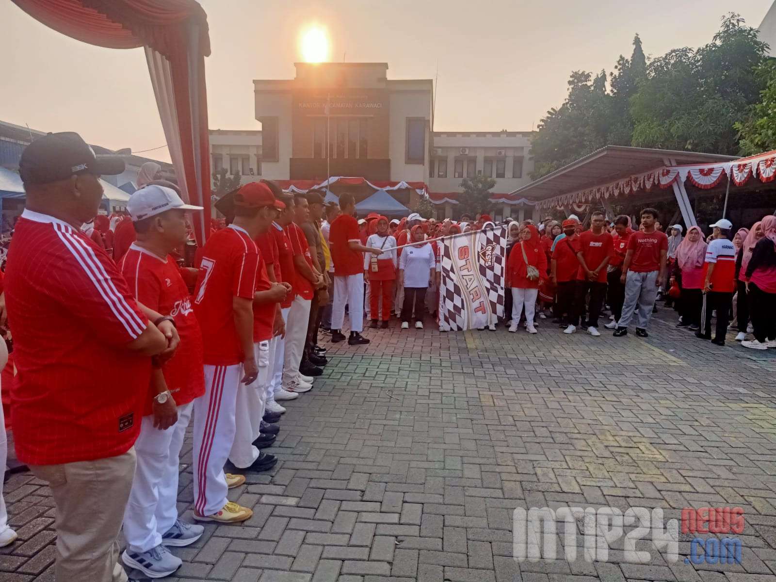Semarak Kemerdekaan RI ke-81, Kecamatan Karawaci Gelar Gerak Jalan Sehat