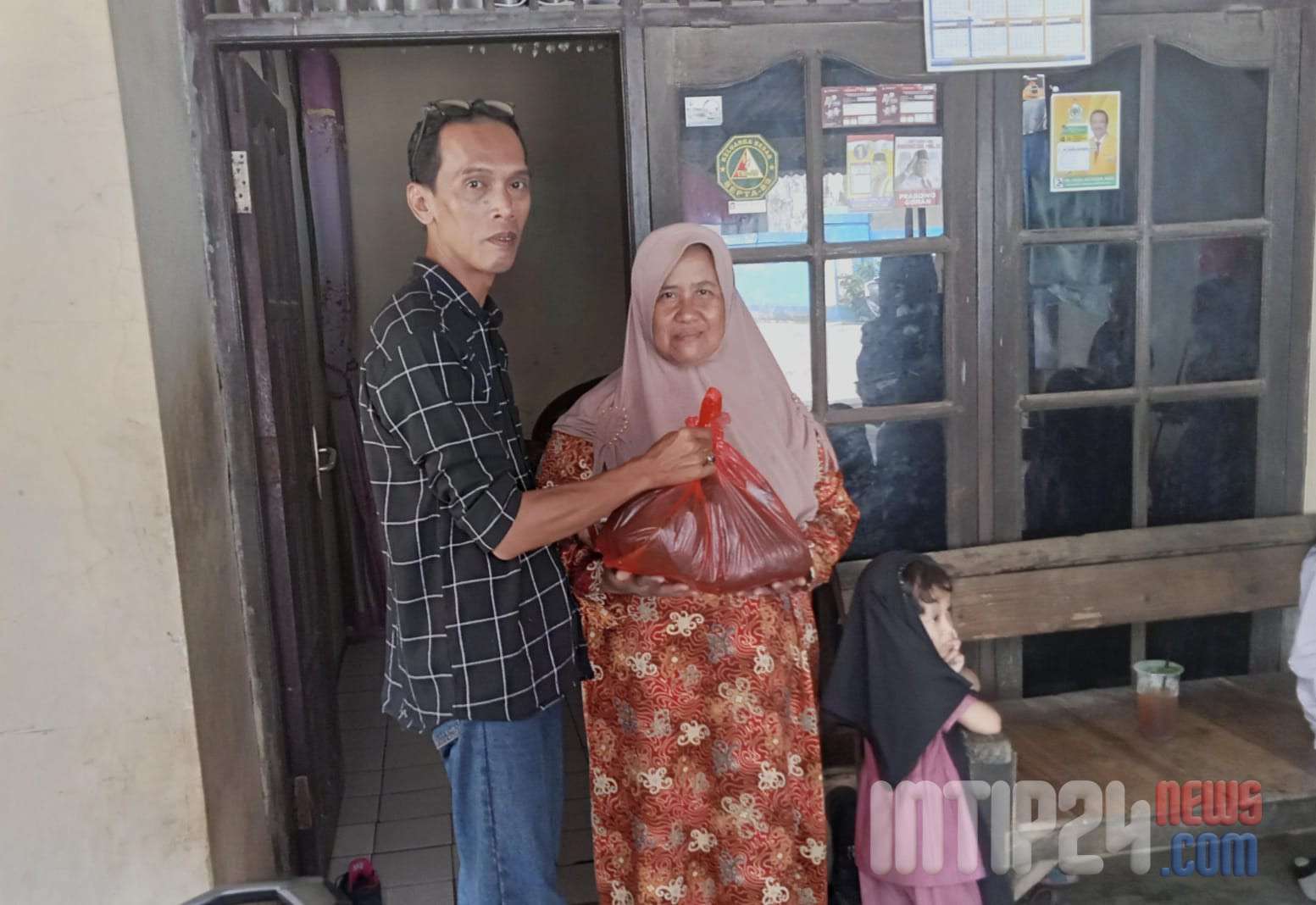 Program Jumat Berkah, FRIC DPW Banten Salurkan Bantuan Sembako untuk Warga Desa Pasir Jaya