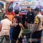 Polres Serang Distribusikan 16.000 Liter Air Bersih untuk Warga Terdampak Kekeringan di Kecamatan Carenang