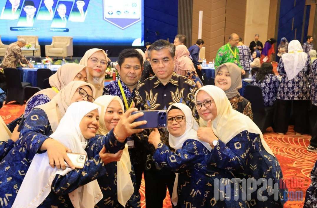 Penguatan Kompetensi Lulusan Perguruan Tinggi Penting untuk Menjawab Kebutuhan Dunia Kerja Penguatan Kompetensi Lulusan Perguruan Tinggi Penting untuk Menjawab Kebutuhan Dunia Kerja