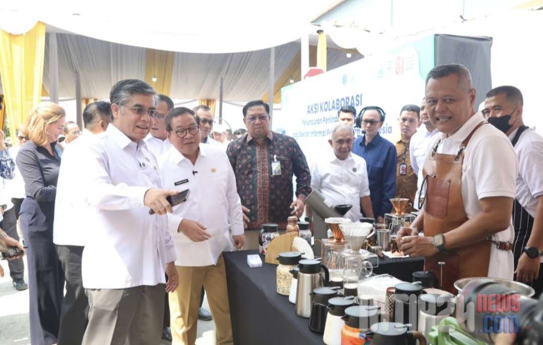 Pekerja Informal Sektor Persampahan Dapat Diskon Iuran JKK-JKM 50 Persen Pekerja Informal Sektor Persampahan Dapat Diskon Iuran JKK-JKM 50 Persen