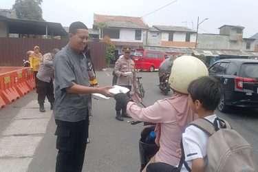 IMG-20260918-WA0196-375x250 Jaga Jakarta, Polsek Karawaci Gelar Jumat Berkah, Bagikan 100 Paket Nasi kepada Warga dan Ojol