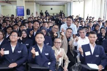 Screenshot_20260917_040910-375x250 Menaker: Mahasiswa Perlu Seimbangkan Keahlian Teknis dan Kemampuan Komunikasi