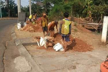 IMG-20261014-WA0170-375x250 Sktm 20 kv Vila Golf Raya Disorot! Pekerja Masuk Galian Bergenang, DPD IWO Idonesia Kota Tangerang Desak PLN Buka Mata Dan Bertindak!