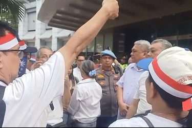 IMG-20261028-WA0150-375x250 Merasa Hak Diabaikan, Warga Lippo Village Gelar Aksi Damai Tuntut Kepastian Hukum